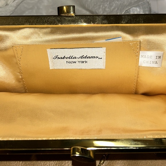 Isabella Adam’s - Picture 3 of 6